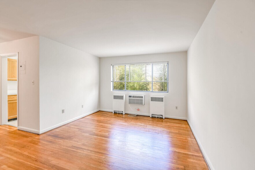 More Photos Of 3901 53rd St, Bladensburg Apartments For Sale