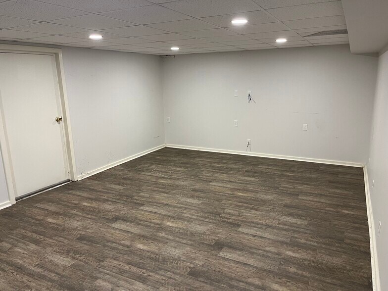 More Photos Of 908 E North St, Salina Warehouse For Lease