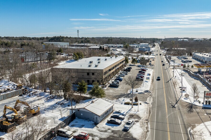 More Photos Of 956 Turnpike St, Canton Showroom For Lease