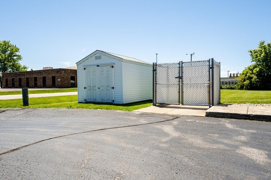 More Photos Of 2300 Pipestone Rd, Benton Harbor Office For Sale
