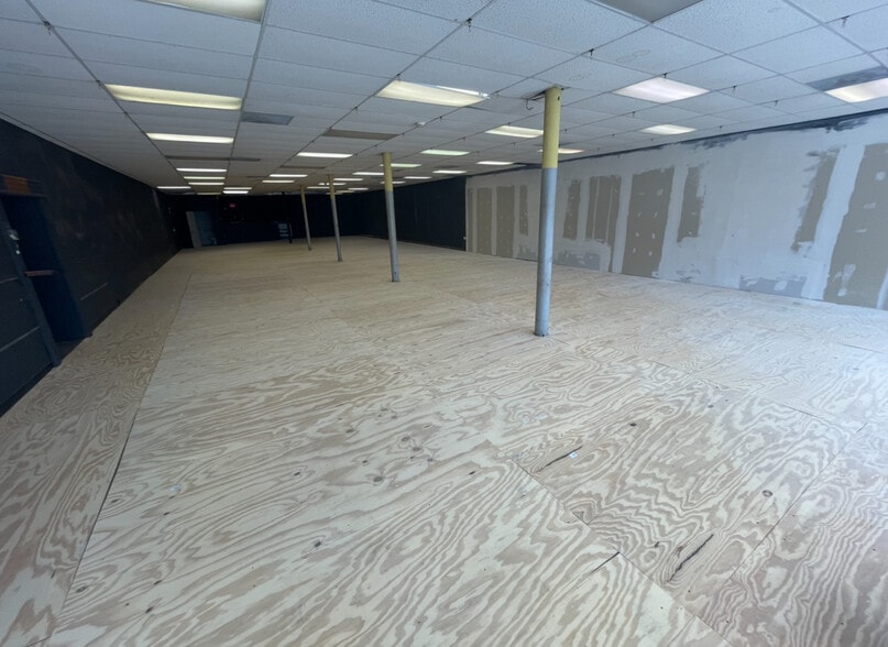 More Photos Of 7428-7434 Wornall Rd, Kansas City Storefront For Sale