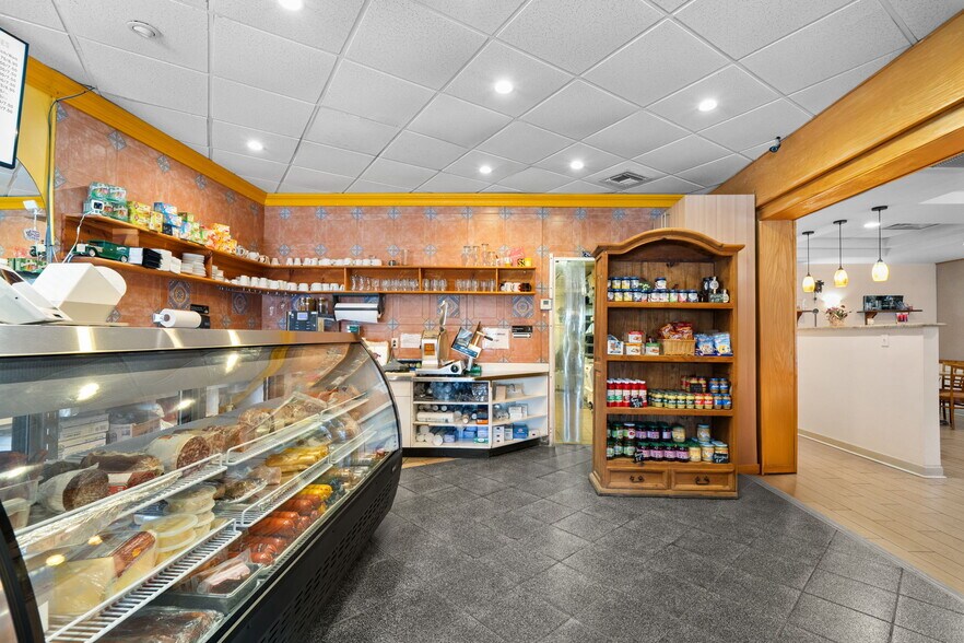 More Photos Of 2909-2911 E Commercial Blvd, Fort Lauderdale Storefront Retail Residential For Sale