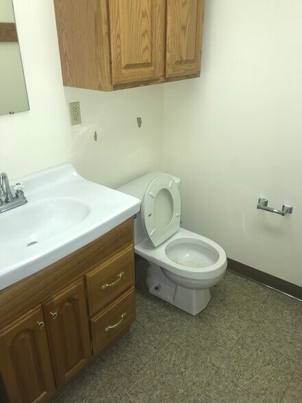 More Photos Of 227 N Jefferson St, New Castle Medical For Sale