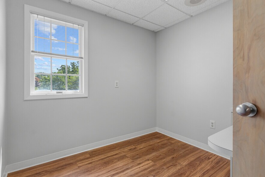 More Photos Of 320 Phillips St, North Kingstown Medical For Sale
