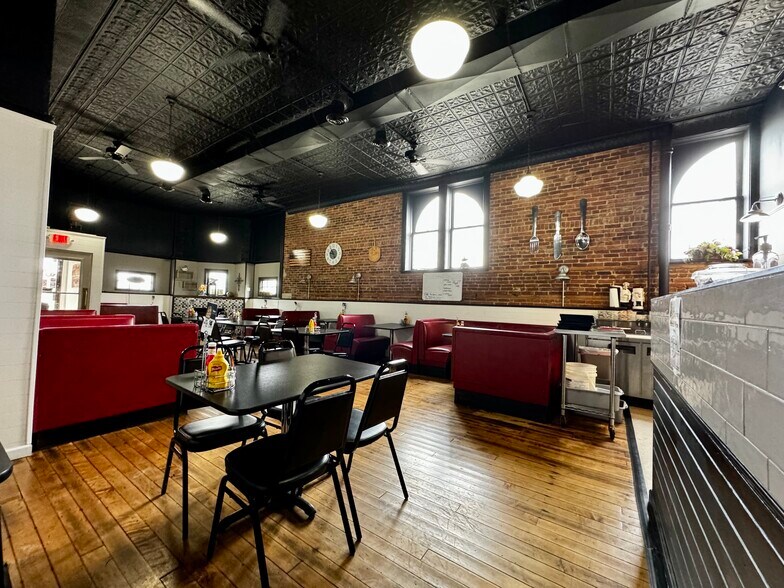 More Photos Of 134 E Market St, Colchester Restaurant For Sale