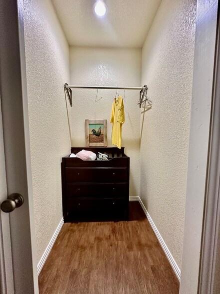 More Photos Of 602 US Highway 385 N, Seminole Flex For Sale