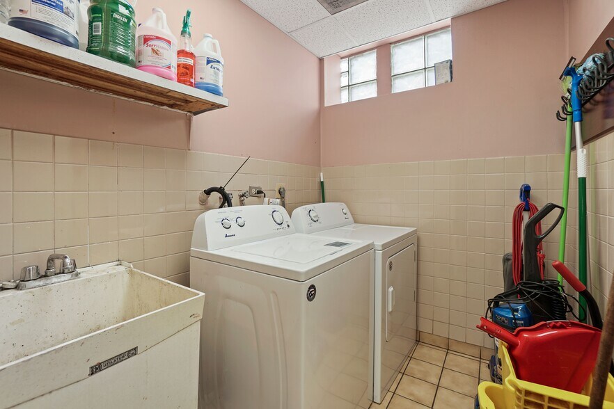 More Photos Of 8057 N Milwaukee Ave, Niles General Retail For Sale