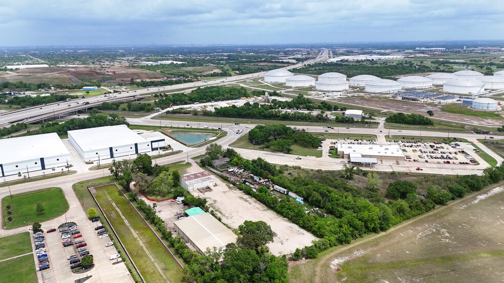More Photos Of 13430 Conklin Ln, Houston Industrial For Lease