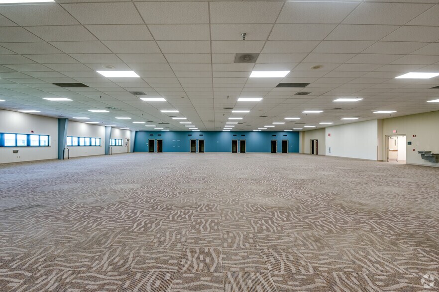 More Photos Of 1555 Glory Rd, Green Bay Manufacturing For Lease