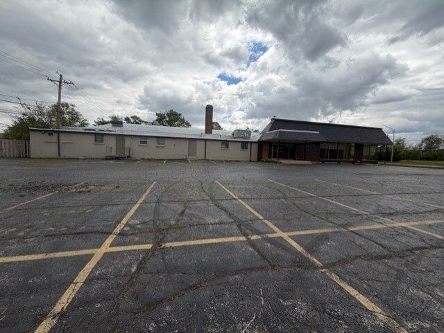More Photos Of 1000 W Northwest Hwy, Arlington Heights Freestanding For Sale