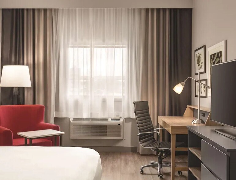 More Photos Of 5760 I 55 S, Byram Hotel For Sale