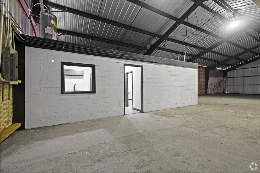 More Photos Of 1923 Kolfahl St, Houston Warehouse For Sale