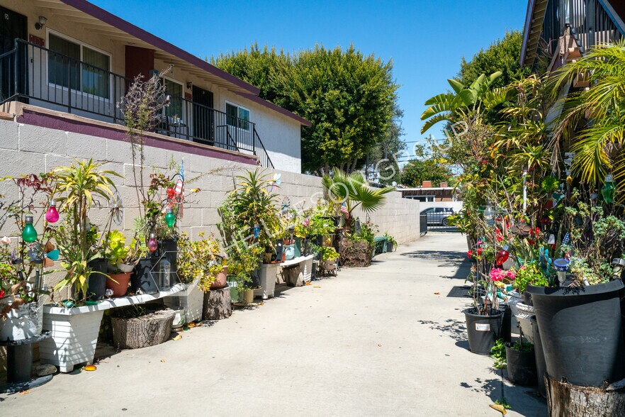 More Photos Of 1520 W 20th St, Long Beach Apartments For Sale
