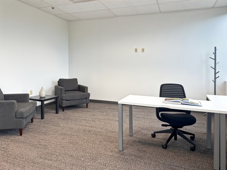 More Photos Of 1 Music Cir N, Nashville Coworking Space