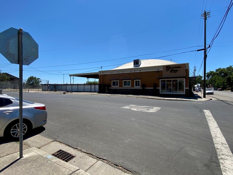 More Photos Of 702-714 W Fremont St, Stockton Light Distribution For Sale