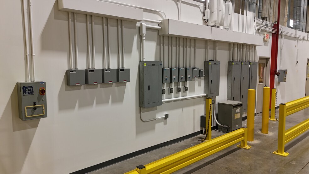 More Photos Of 1010 Taylor Rd, Romeoville Distribution For Lease