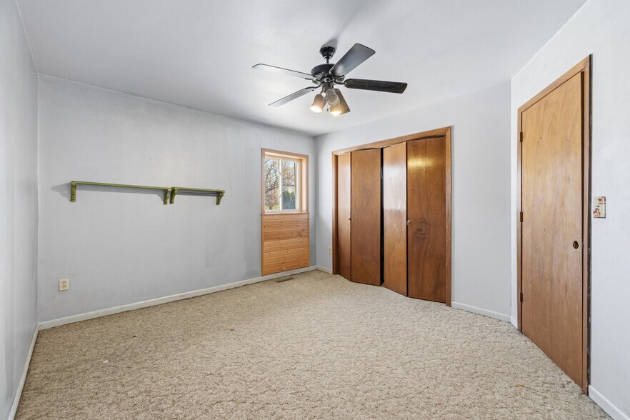 More Photos Of 504 Milwaukee St, Lomira Flex For Sale