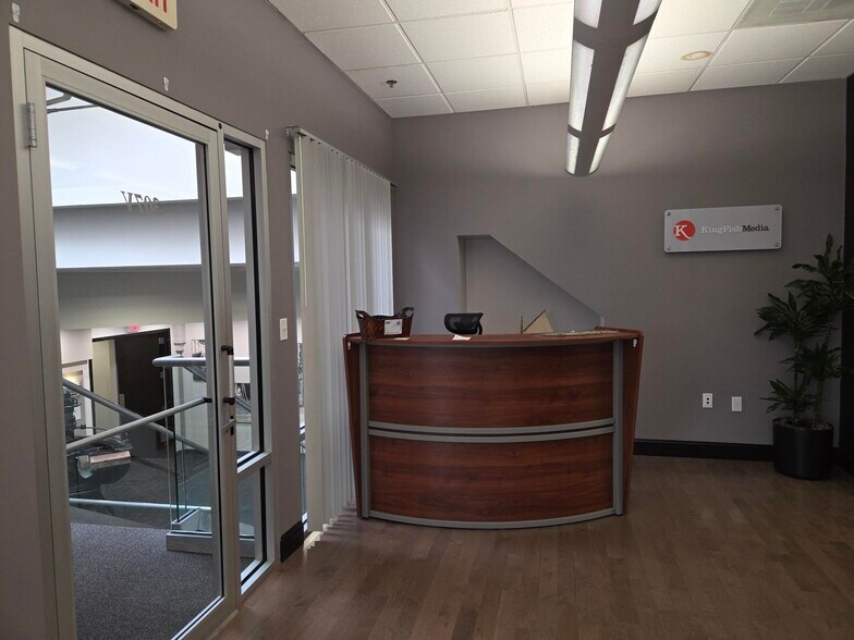 More Photos Of 900 Cummings Ctr, Beverly Medical For Lease