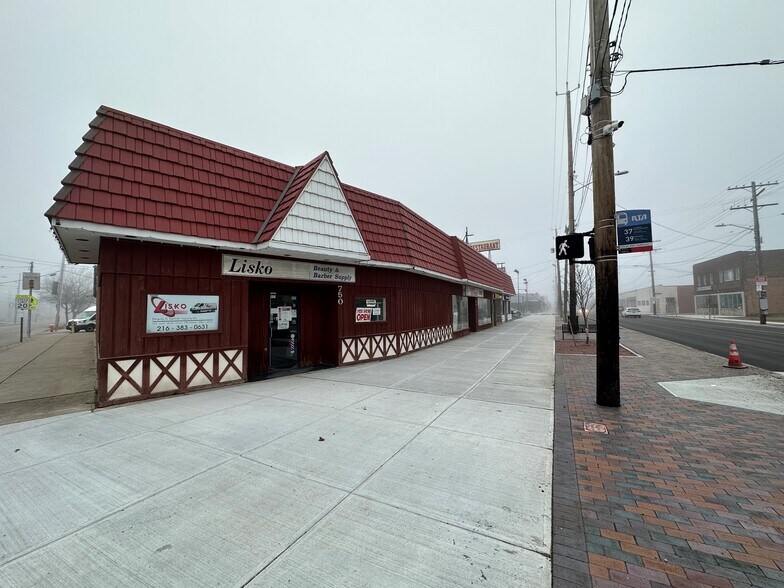 More Photos Of 740-750 E 185th St, Cleveland Storefront For Lease
