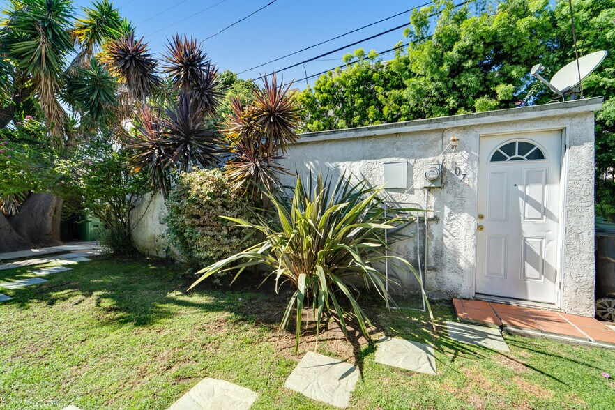 More Photos Of 807-809 N Fuller Ave, Los Angeles Apartments For Sale