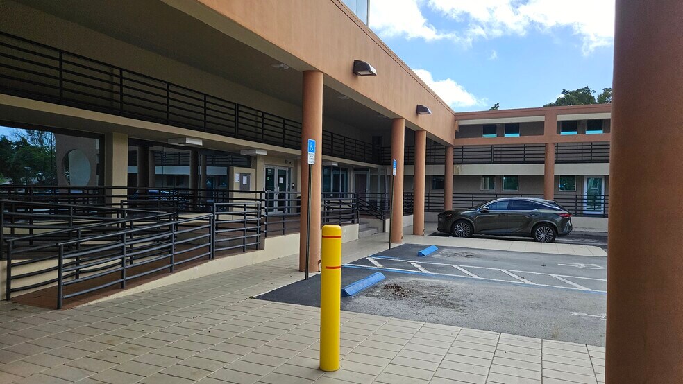 More Photos Of 6600 W Taft St, Hollywood Medical For Lease