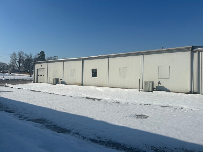 More Photos Of 5313 E Apache St, Tulsa Warehouse For Lease