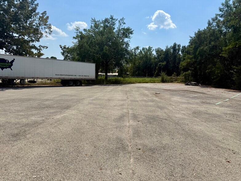 More Photos Of 2005 Tile Factory Rd, Palestine Manufacturing For Lease