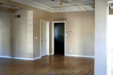More Photos Of 2041-2045 N Main St, Santa Ana Office For Lease