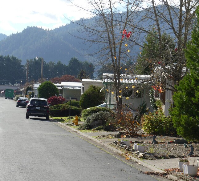More Photos Of 515 E Main St, Rogue River Manufactured Housing Mobile Home Park For Sale