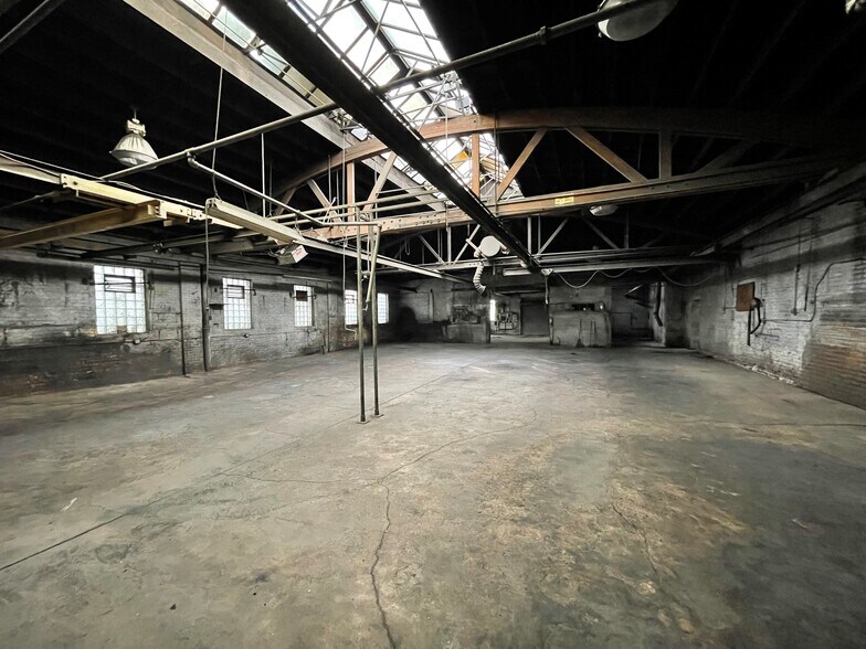 More Photos Of 1838-1842 N Elston Ave, Chicago Warehouse For Lease