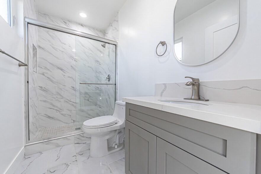 More Photos Of 5436 Romaine St, Los Angeles Apartments For Sale