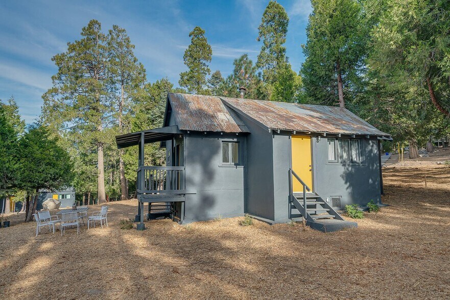 More Photos Of 25807 State Highway 189, Twin Peaks Hotel For Sale