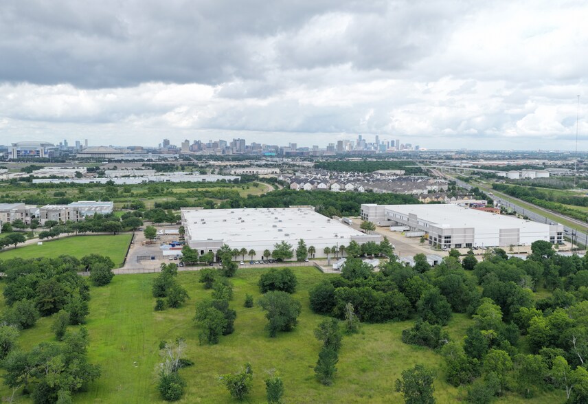 More Photos Of 10001 Fannin St, Houston Unknown For Lease
