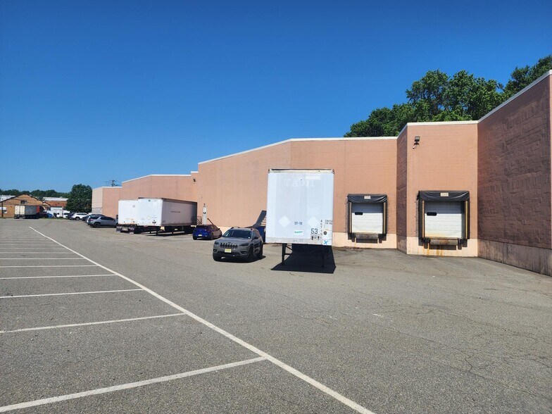 More Photos Of 115 Newfield Ave, Edison Warehouse For Lease