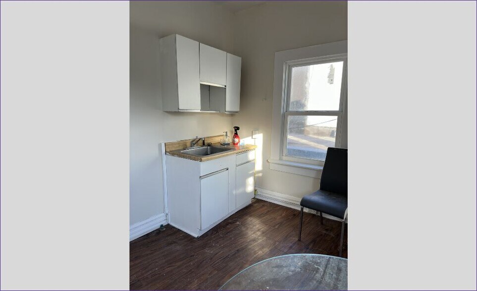 More Photos Of 607 Pennsylvania Ave SE, Washington Storefront Retail Office For Lease