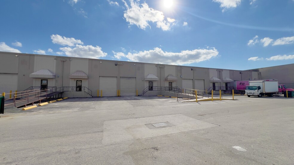 More Photos Of 2800-2850 NW 72nd Ave, Miami Warehouse For Lease