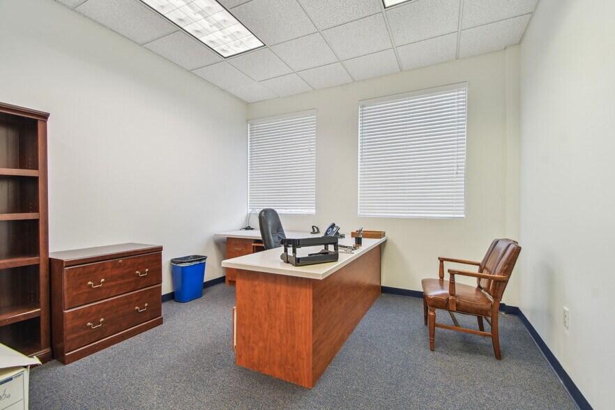 More Photos Of 10901 Danka Cir N, Saint Petersburg Office For Sale