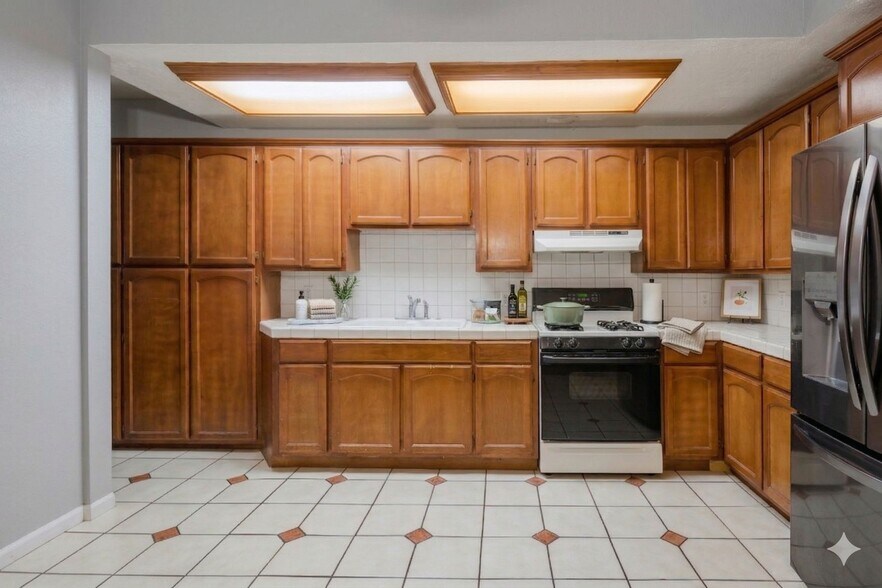 More Photos Of 2822 S La Salle Ave, Los Angeles Apartments For Sale