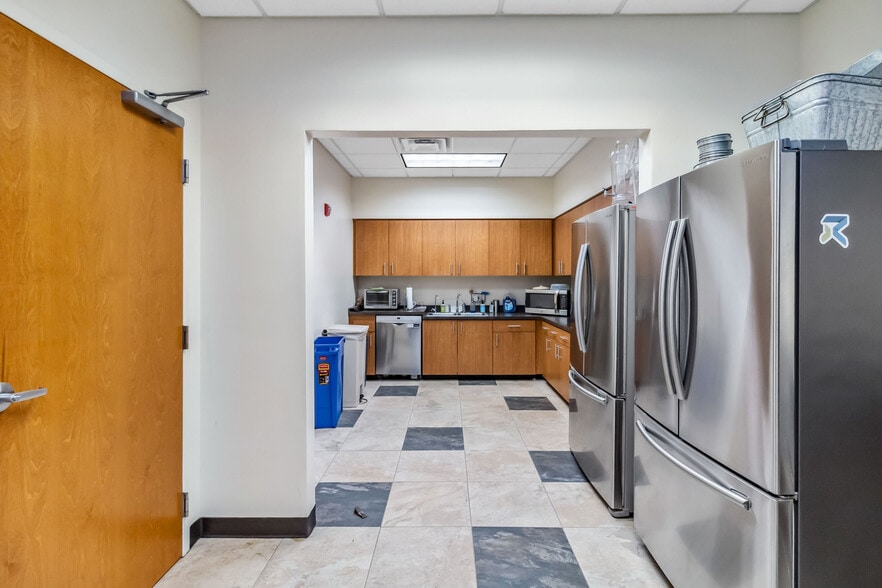 More Photos Of 11002 Lake Hart Dr, Orlando Religious Facility For Lease