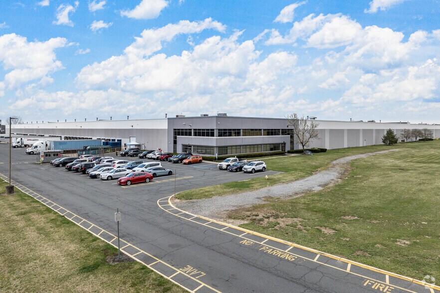 More Photos Of 301-321 Herrod Blvd, South Brunswick Warehouse For Lease