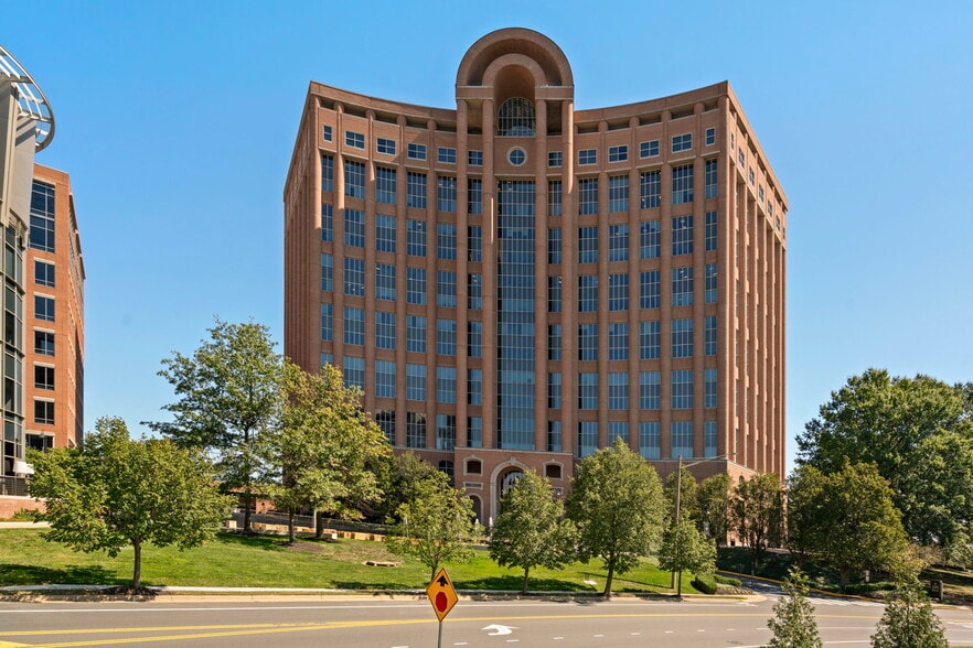 More Photos Of 8000 Towers Crescent Dr, Vienna Office For Lease