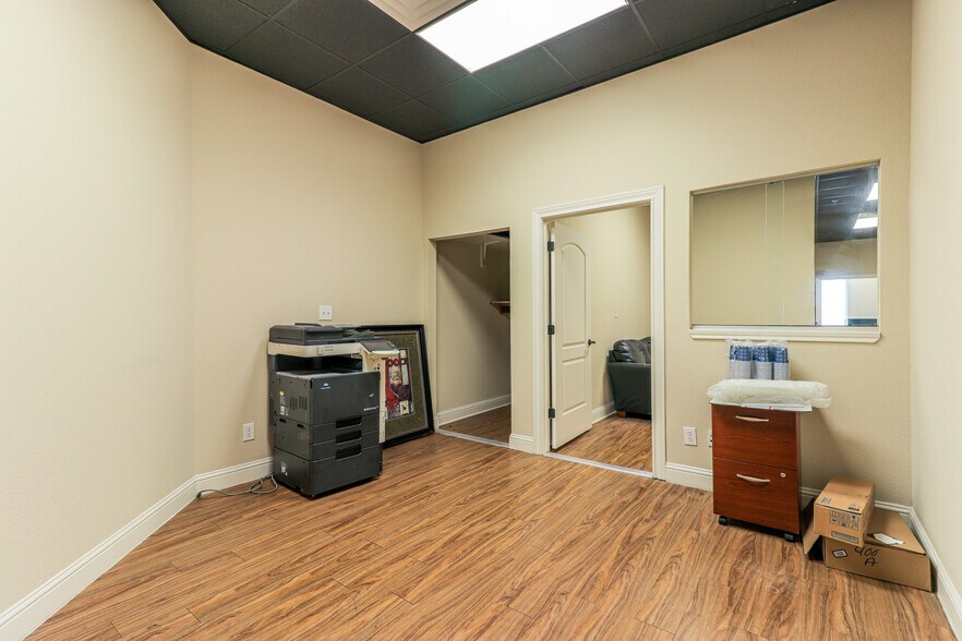 More Photos Of 605 Austin Ave, Waco Storefront Retail Office For Sale