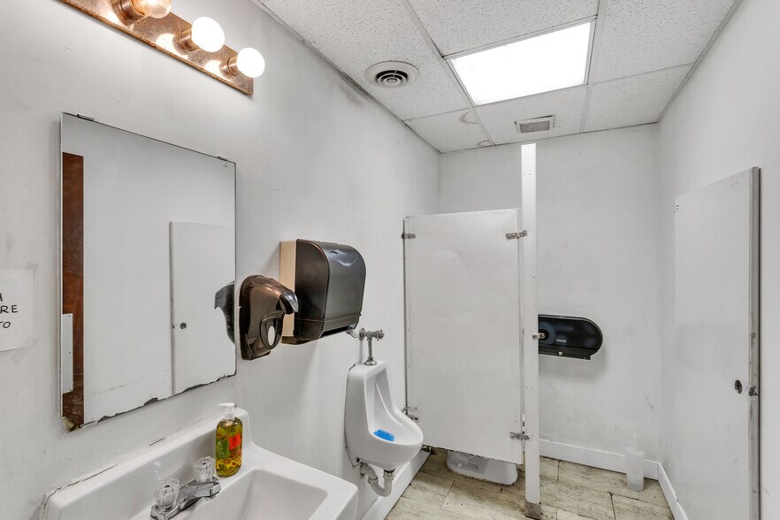 More Photos Of 110 E Pennsylvania Ave, New Stanton General Retail For Sale