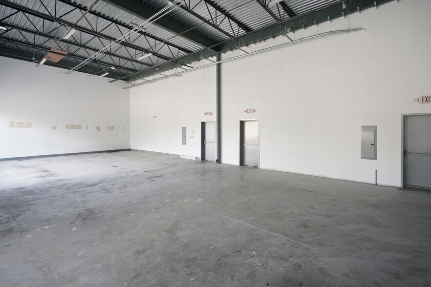More Photos Of 937 State St, Bridgeport Storefront For Sale