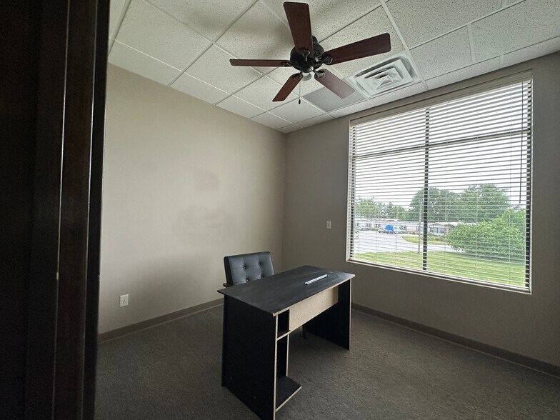 More Photos Of 673 Westbury Dr, Iowa City Storefront Retail Office For Sale