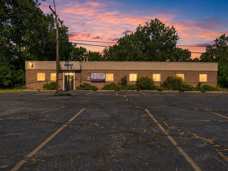 Primary Photo Of 12305 Beech Daly Rd, Taylor Flex For Sale
