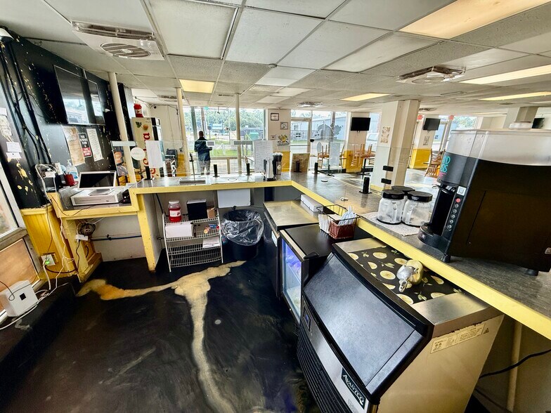 More Photos Of 1314 S Adams St, Tallahassee Convenience Store For Lease