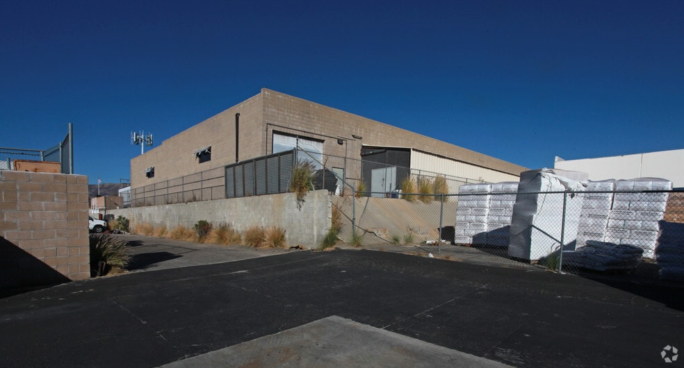 More Photos Of 21740-21748 Marilla St, Chatsworth Warehouse For Lease