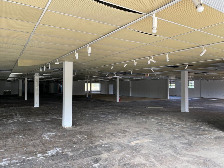 More Photos Of 1315 John Fitch Blvd, South Windsor Freestanding For Lease