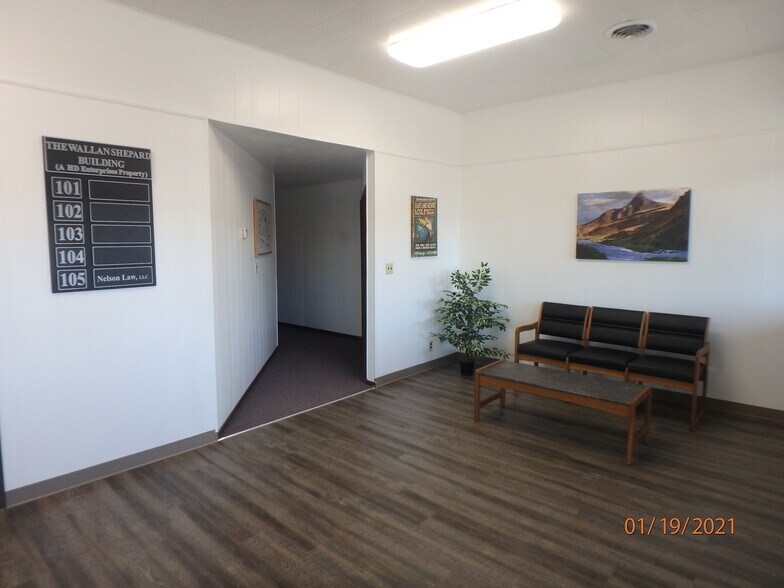 More Photos Of 85 SE 5th St, Madras Office For Lease